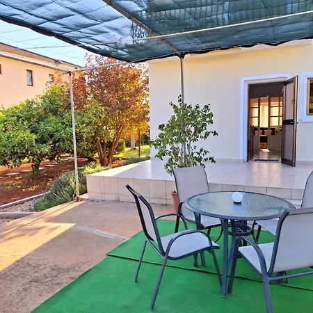 Grandma's House בית נופש *