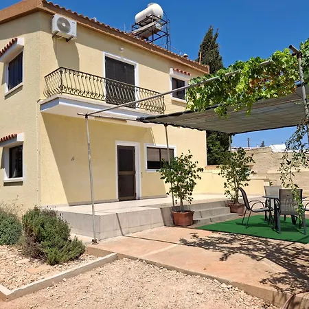 Grandma's House Vakantiehuis Liopetri